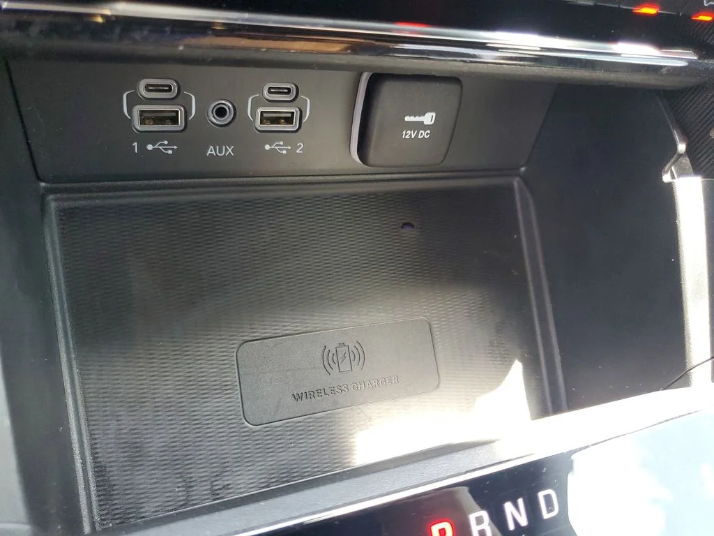 Used 2024 White Jeep Altitude image 21