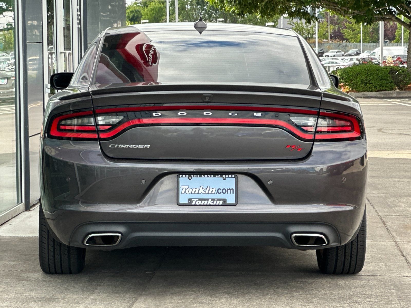 Used 2016 Granite Crystal Metallic Clearcoat Dodge R/T image 4