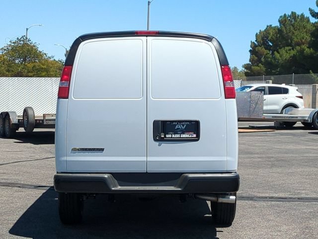 New 2026 Summit White Chevrolet WT image 7