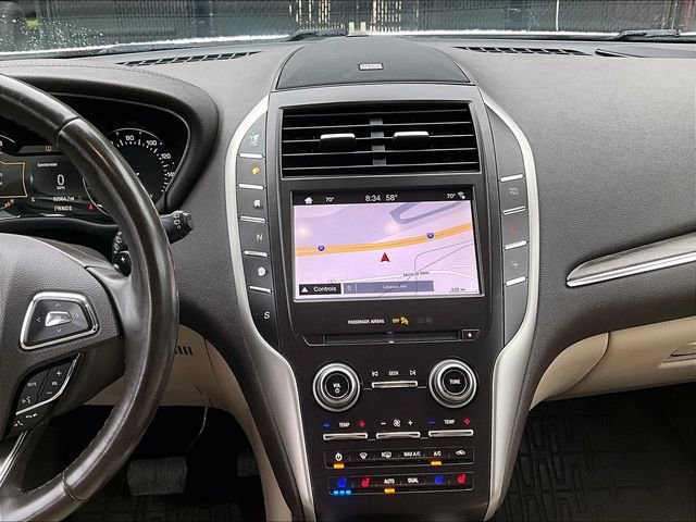 Used 2019 White Lincoln Reserve image 6