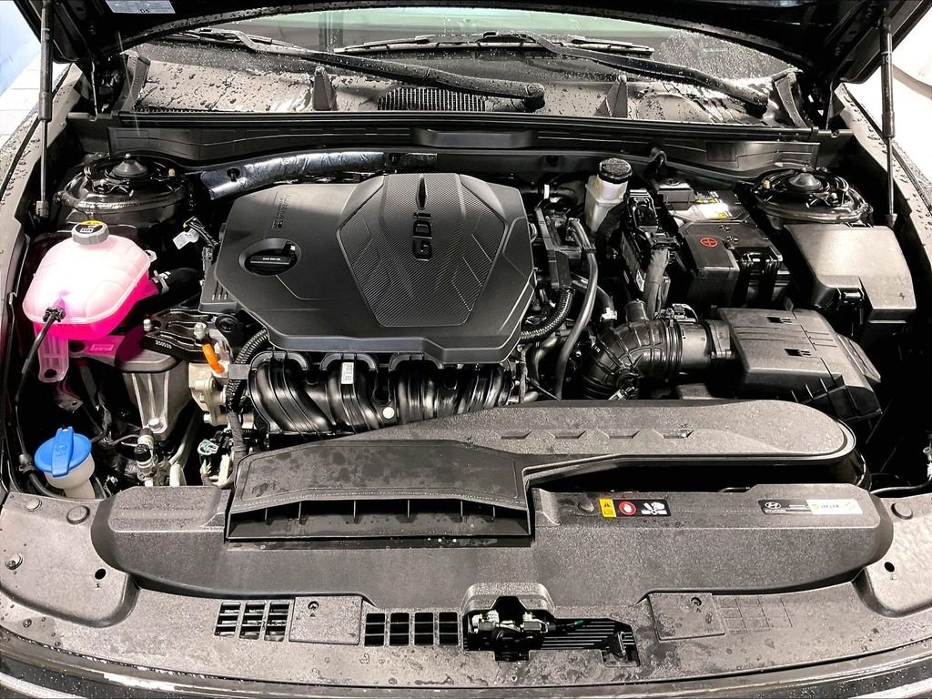 Used 2025 Black Hyundai SEL image 29