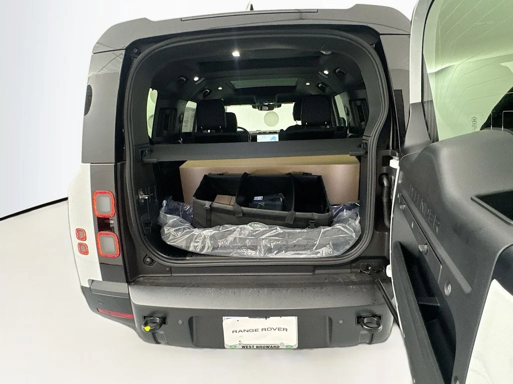 New 2026 Fuji White Land Rover X-Dynamic SE image 26