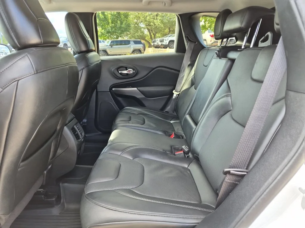 Used 2021 White Jeep Latitude Lux image 31