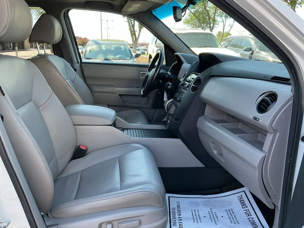 Used 2013 White Honda Touring image 26