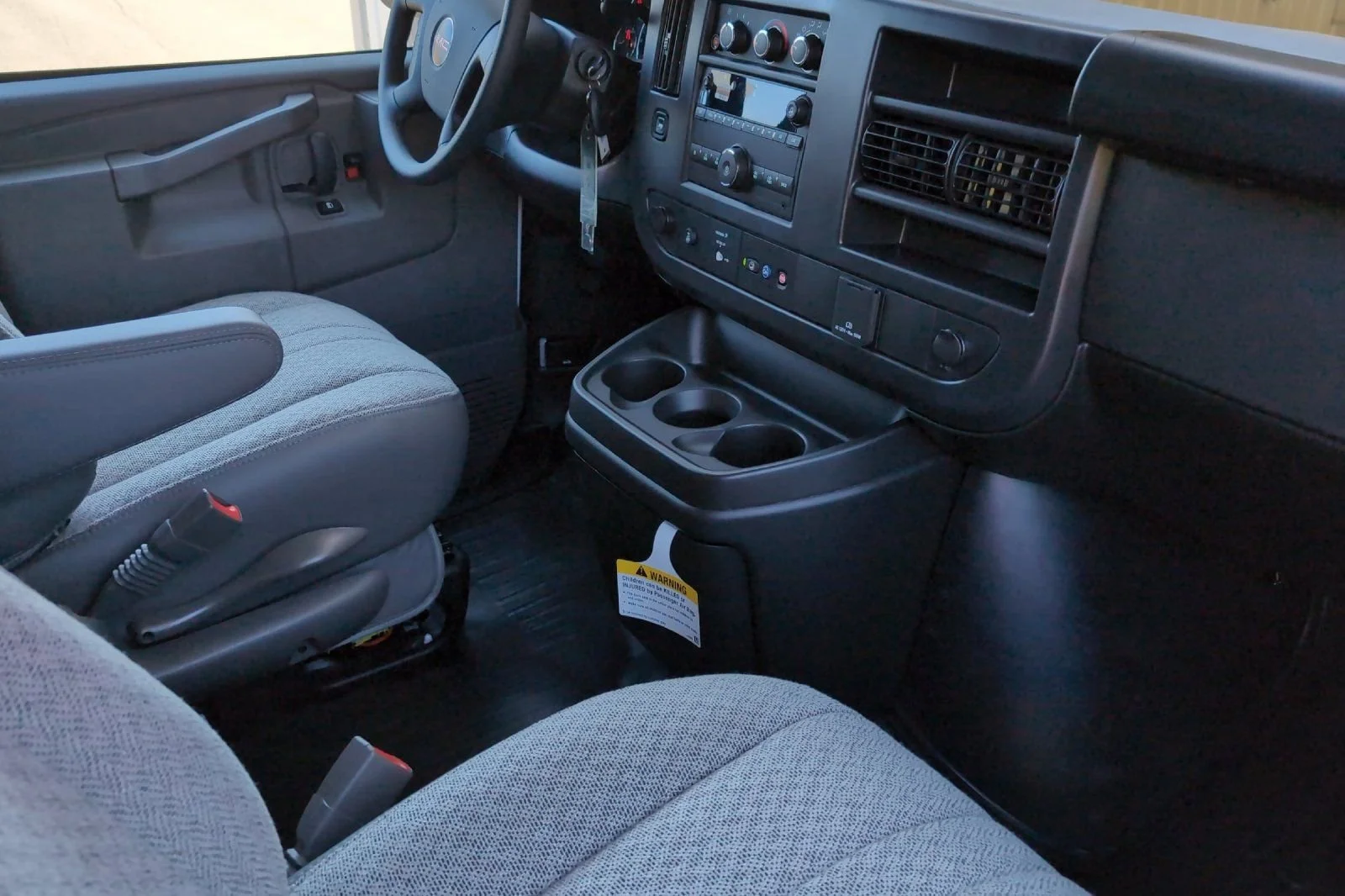 2025 GMC Savana Cargo Work Van - Photo 17