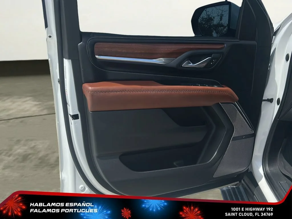 Used 2023 White Frost Tricoat GMC Denali Ultimate image 10