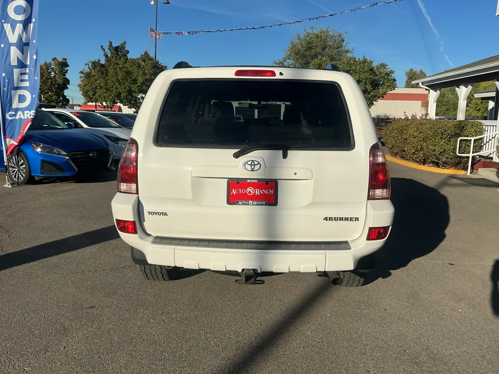 Used 2005 Natural White Toyota SR5 image 6