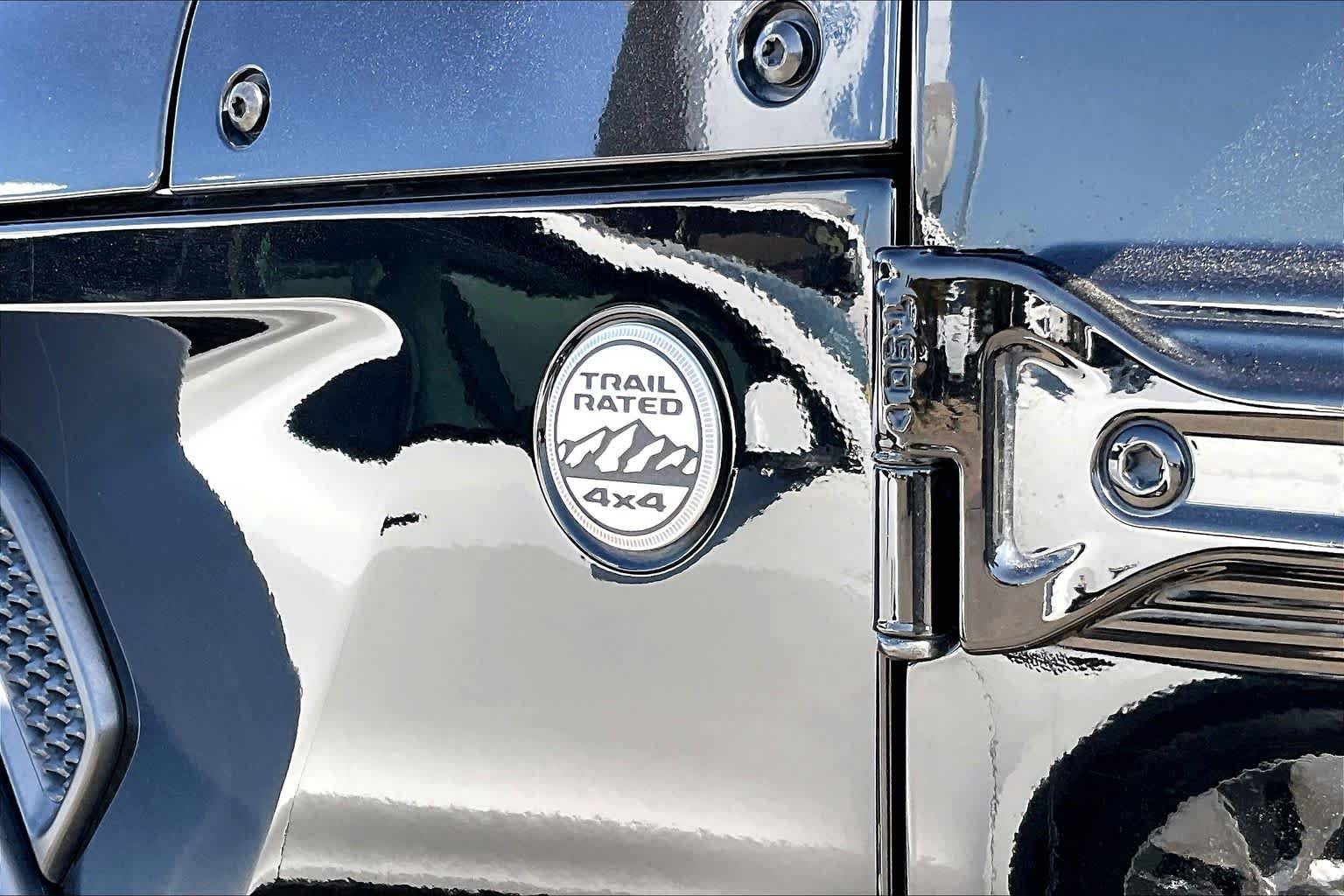 Used 2018 Black Clearcoat Jeep Sport S image 26