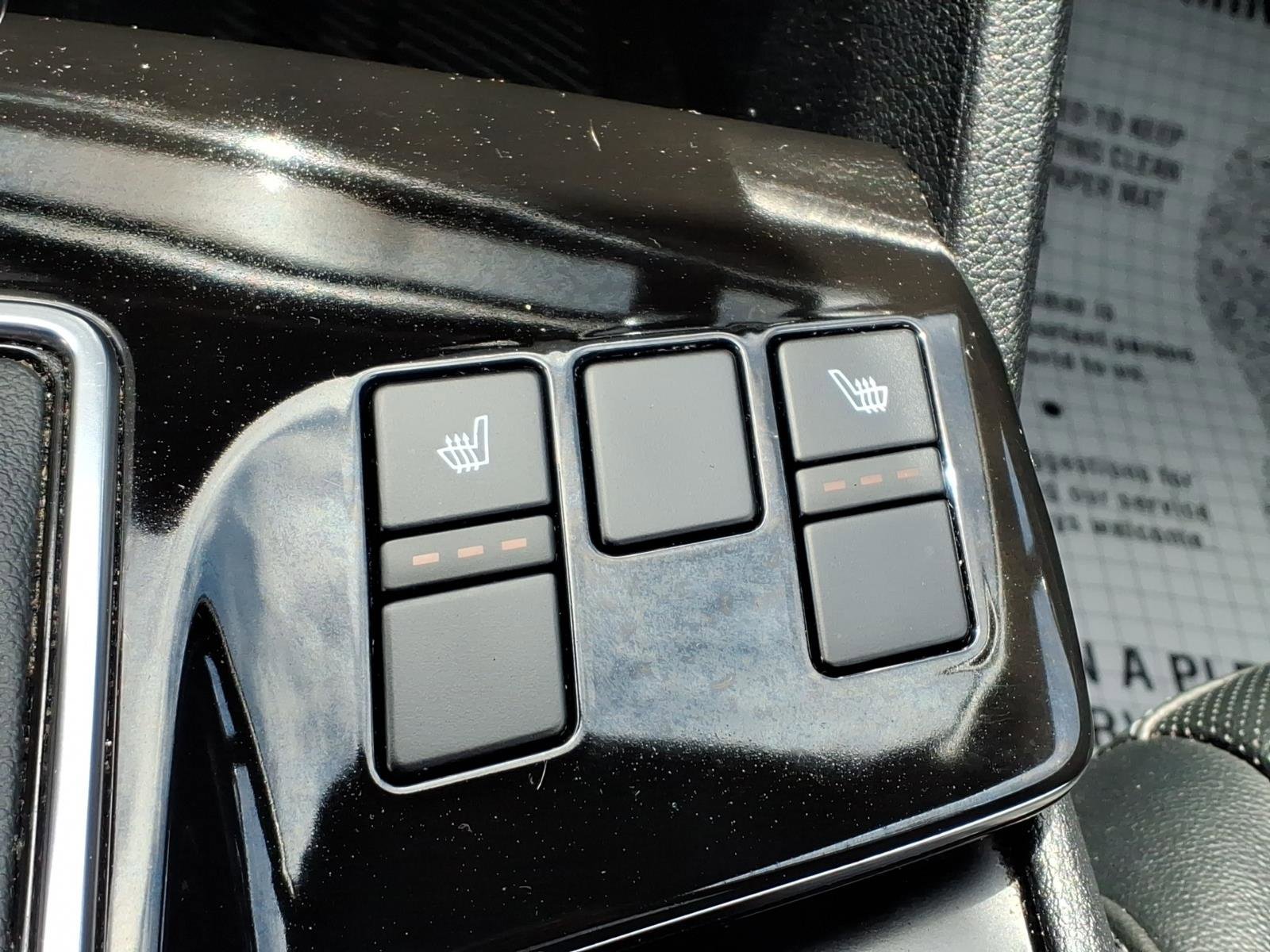 Used 2023 Glacial White Pearl Kia X-Line image 8