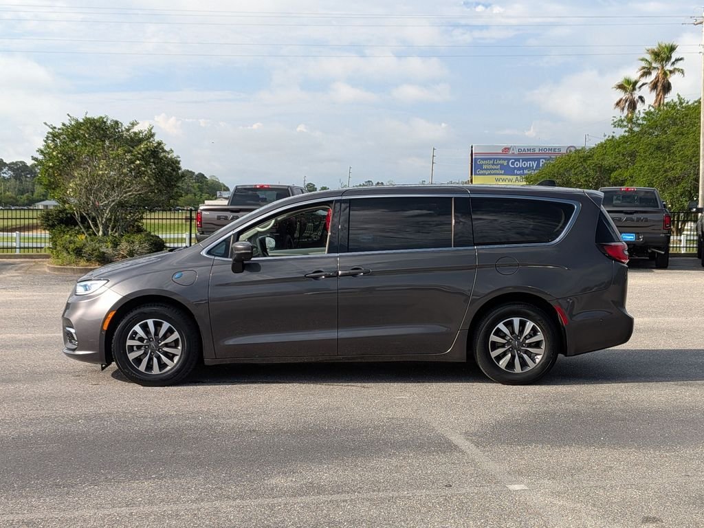 Used 2023 Gray Chrysler Touring L image 2