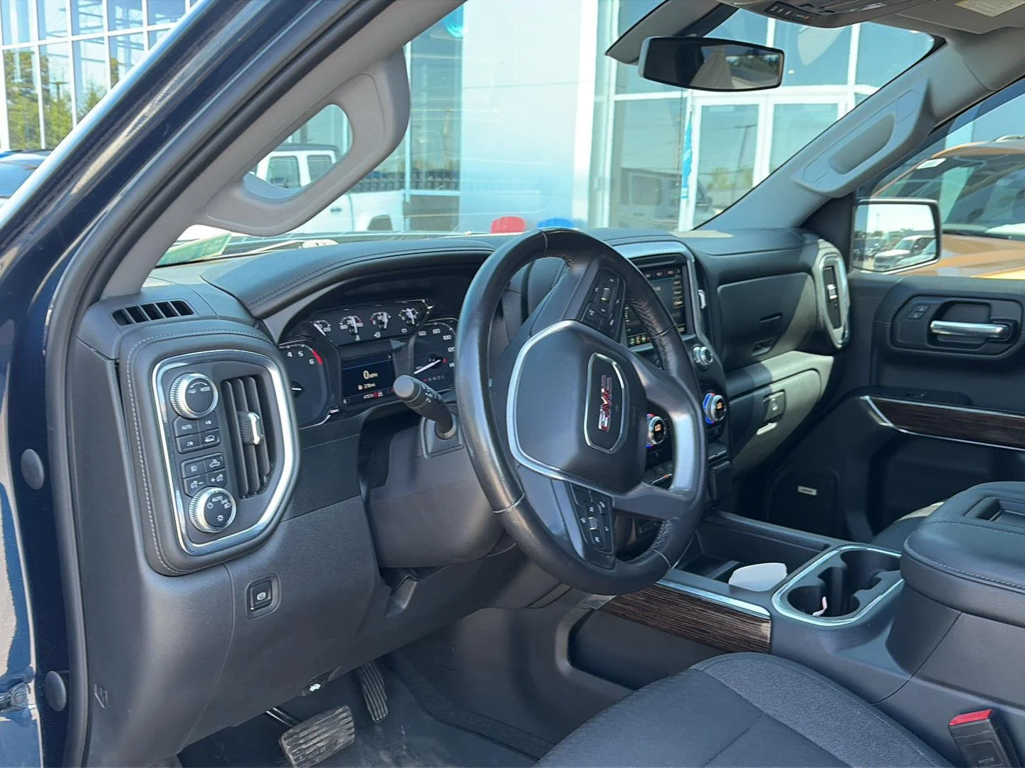 Used 2021 Pacific Blue Metallic GMC Elevation image 5