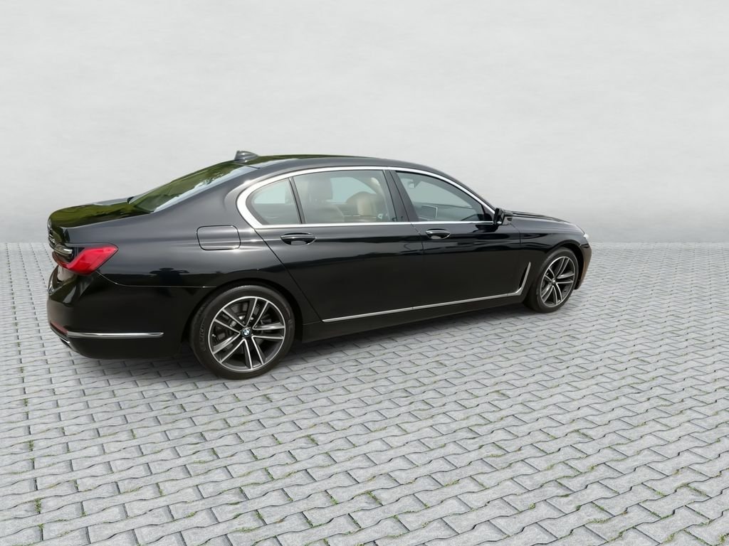 Used 2022 Black BMW 750i xDrive image 8