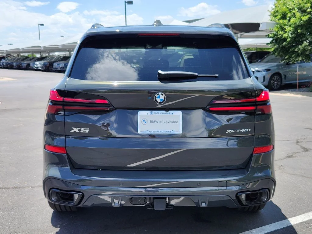 New 2026 Dravit Grey Metallic BMW xDrive40i image 4