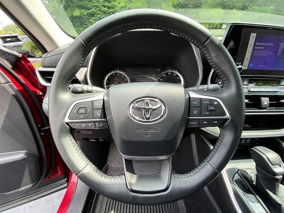Used 2026 Ruby Flare Pearl Toyota XLE image 14