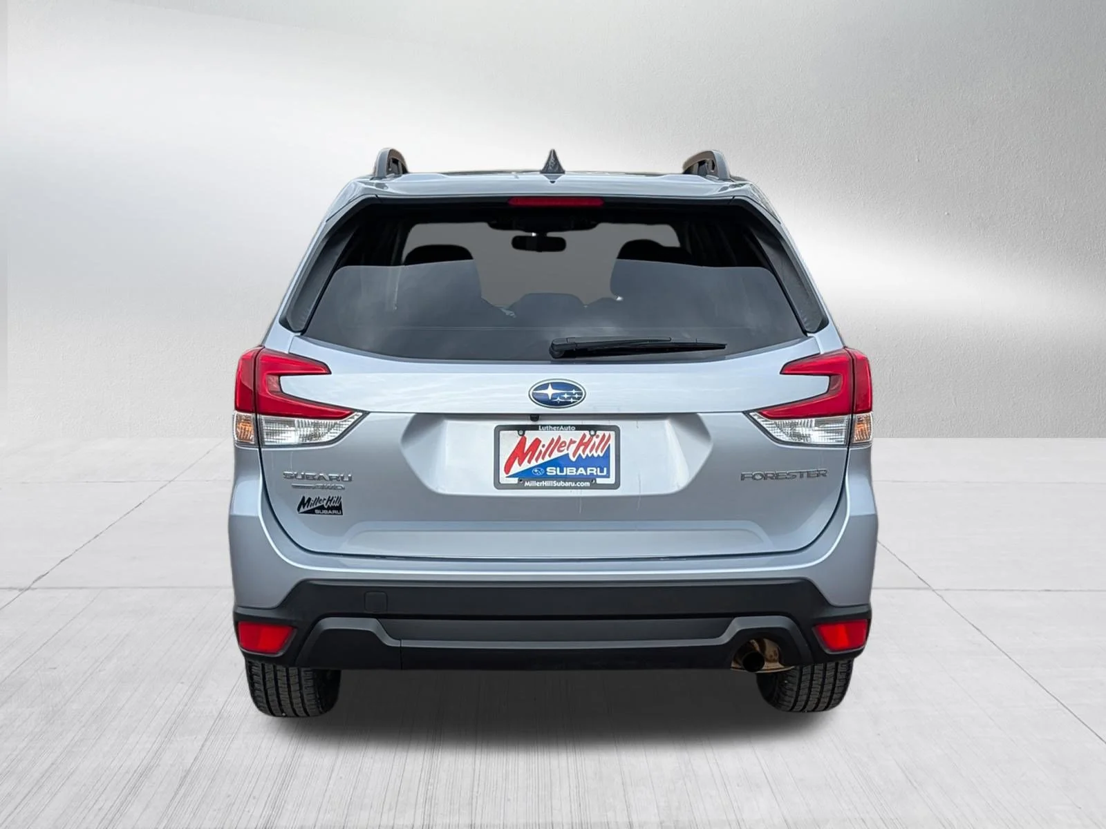 Used 2024 Ice Silver Metallic Subaru Premium image 6