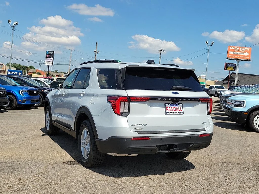 New 2026 Space White Metallic Ford Active image 4