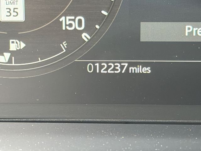 Used 2025  Land Rover X-Dynamic SE image 28