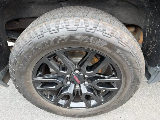 Used 2022 ONYX BLACK GMC Elevation image 17