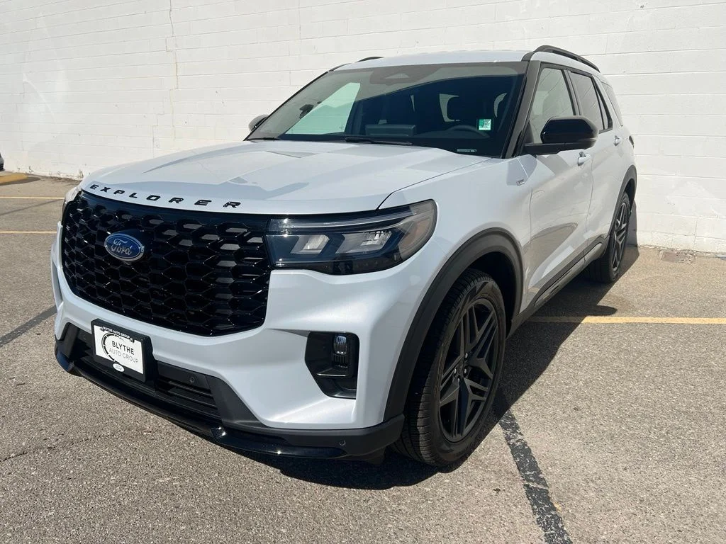 New 2026 Space White Metallic Ford ST-Line image 1