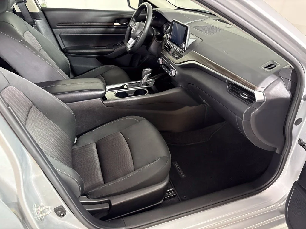 Used 2024 Silver Nissan 2.5 SV image 16