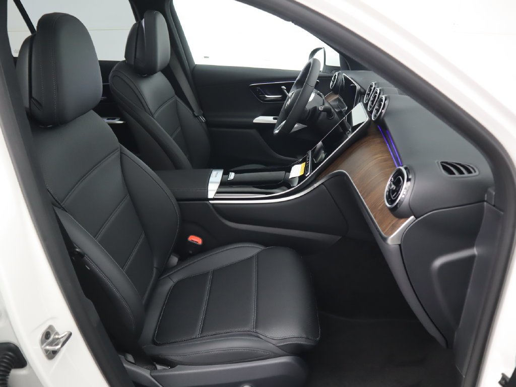 Used 2026 Polar White Mercedes-Benz GLC 300 image 21
