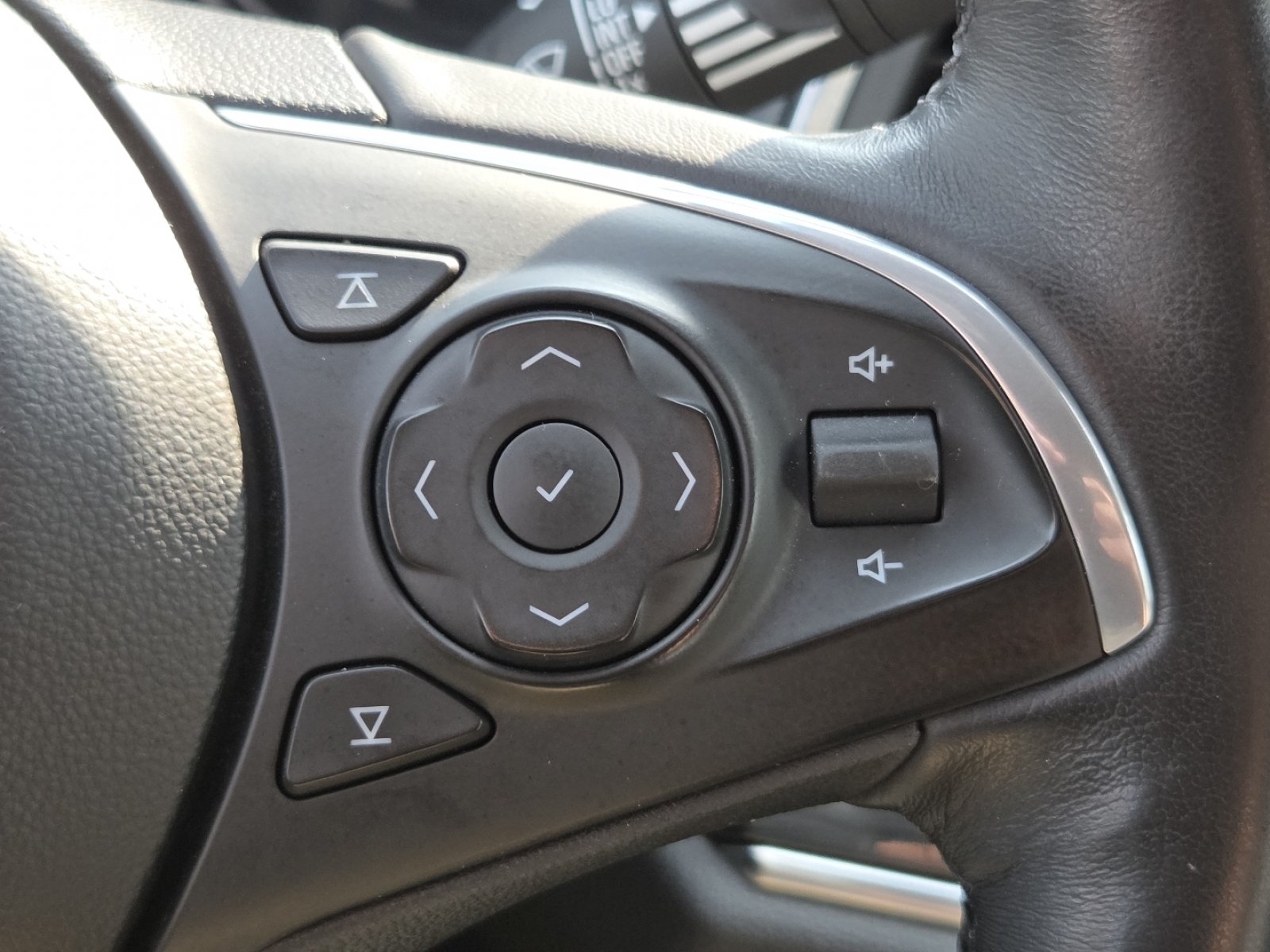 Used 2020 Quicksilver Metallic Buick Premium Group image 15
