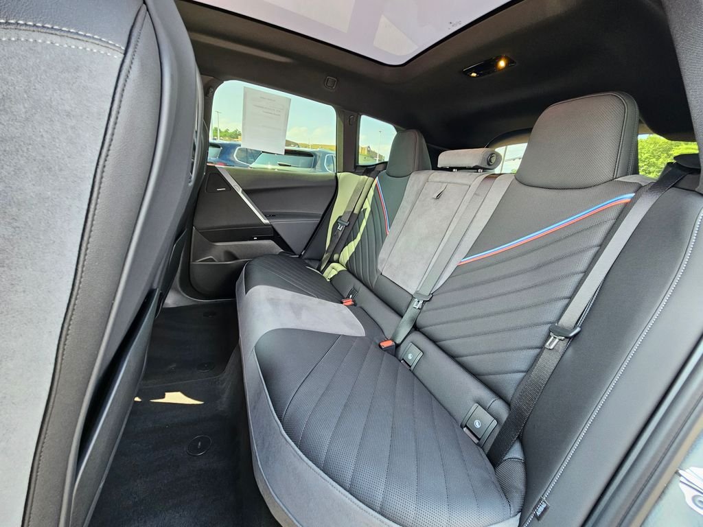 Used 2026 Black BMW xDrive60 image 21