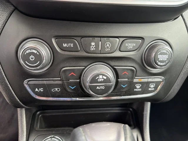 Used 2020 Black Jeep Limited image 28