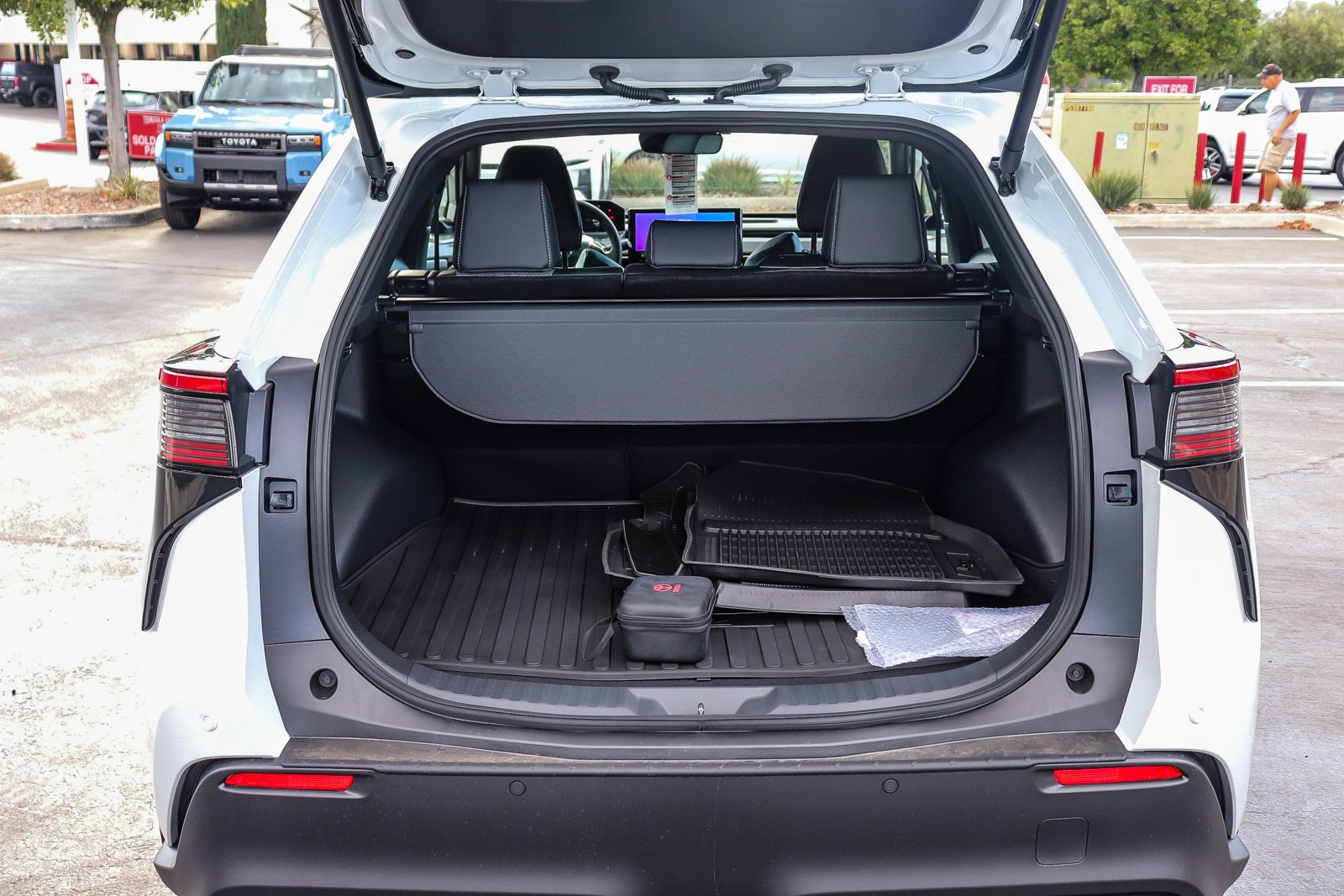 New 2026 Wind Chill Pearl <sup>1</sup> Toyota  XLE image 15