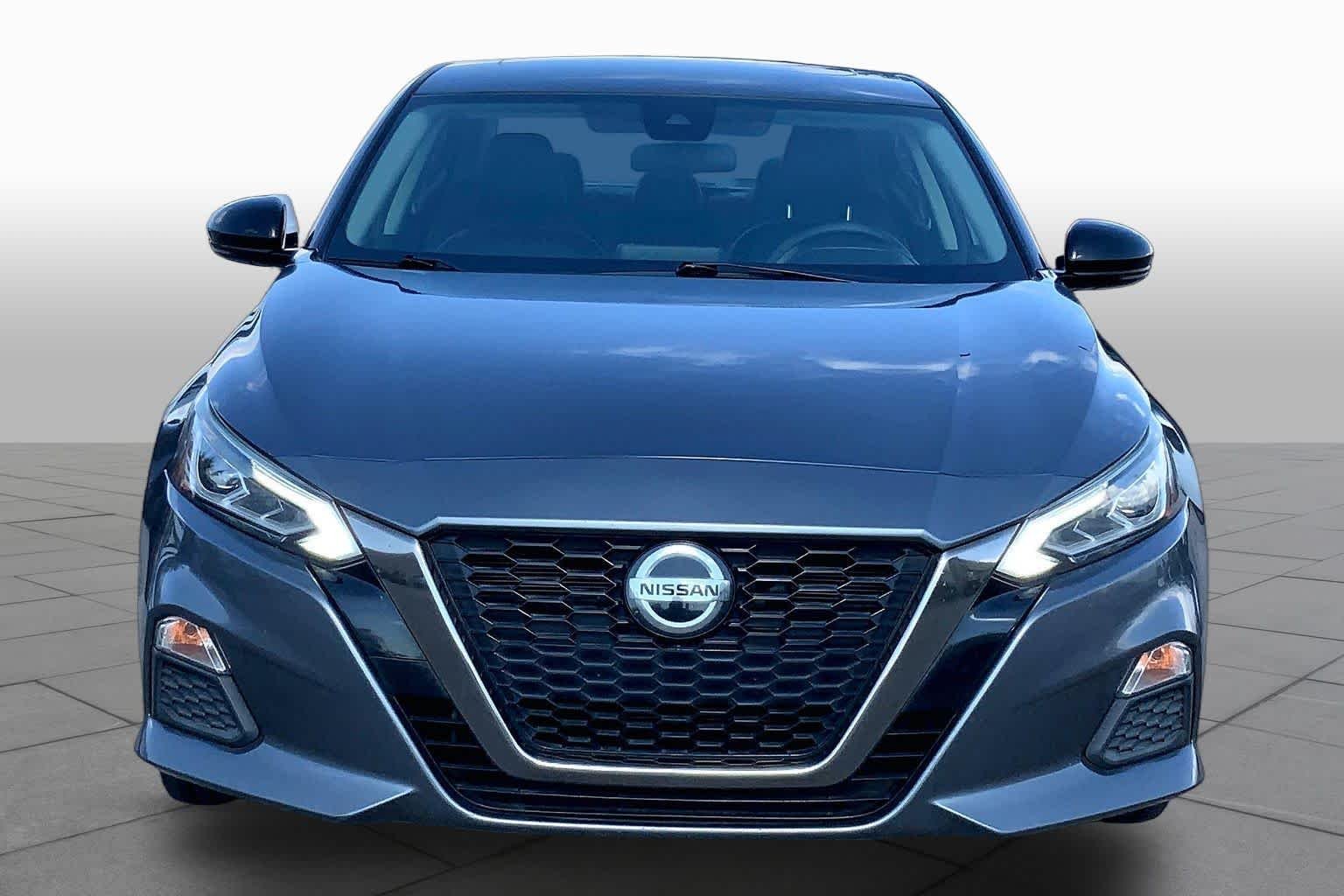 Used 2020 Gun Metallic Nissan 2.5 SR image 4