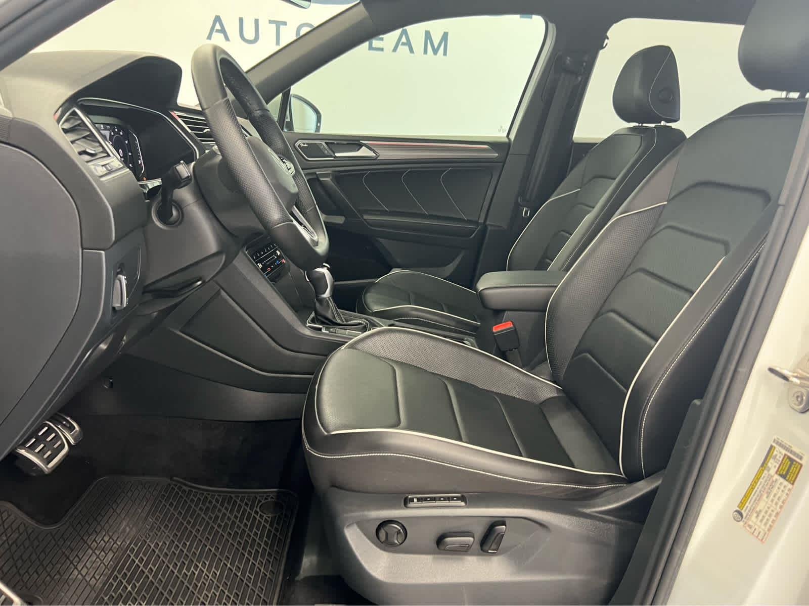 2022 Volkswagen Tiguan SEL R-LINE - Photo 12