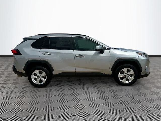 Used 2021 Silver Toyota XLE image 8