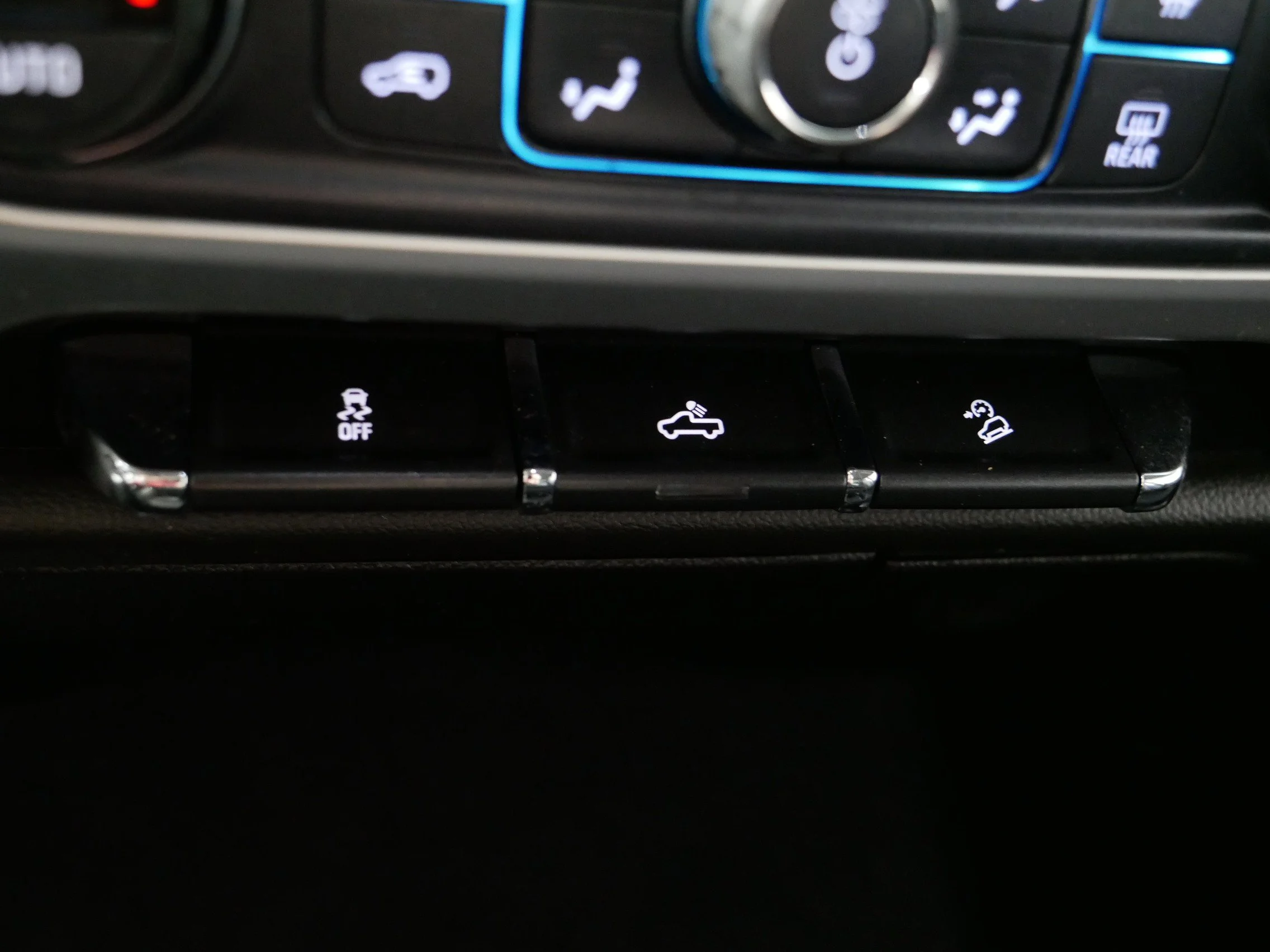 Used 2019 Summit White GMC SLE image 30