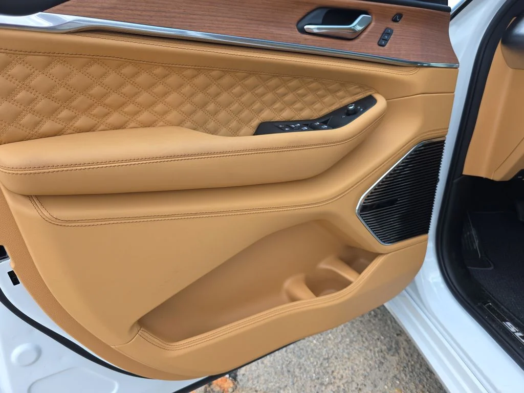New 2026 Bright White Clear-Coat Exterior Paint Jeep Summit image 17