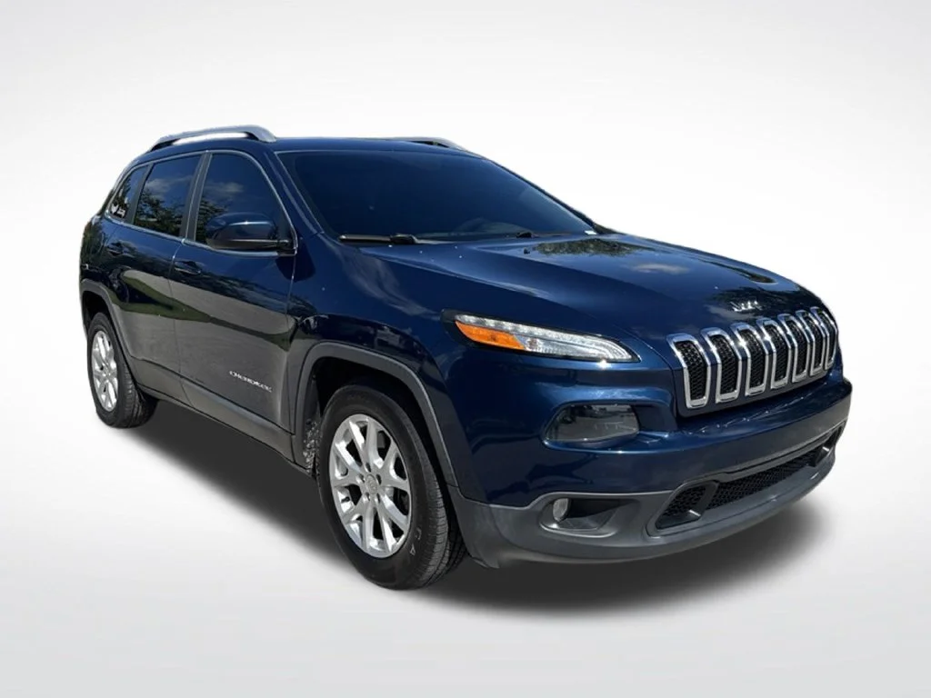 Certified Used 2018 Patriot Blue Pearlcoat Jeep Latitude image 2