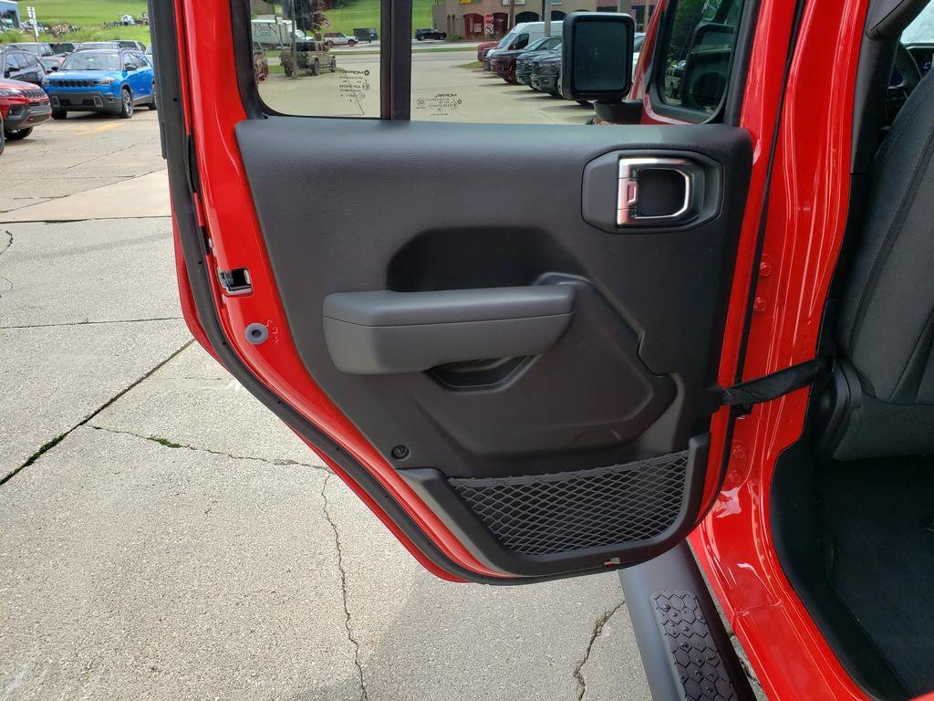 New 2026 Firecracker Red Clear-Coat Exterior Paint Jeep Sport S image 15