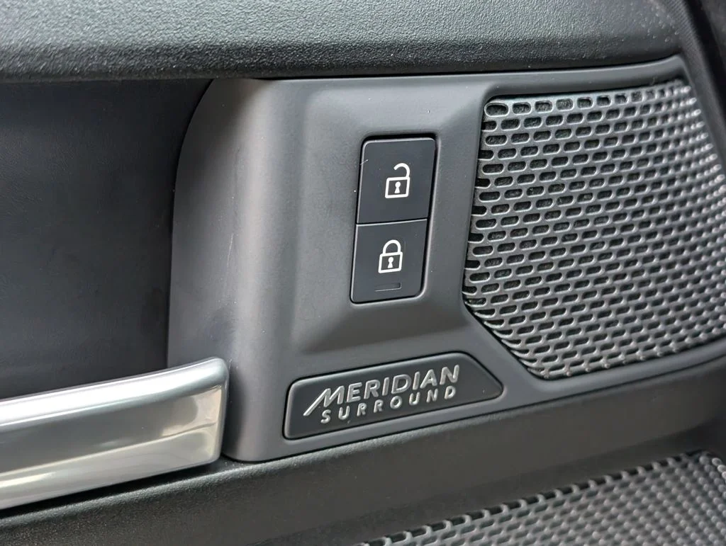Used 2023 Black Land Rover V8 image 25