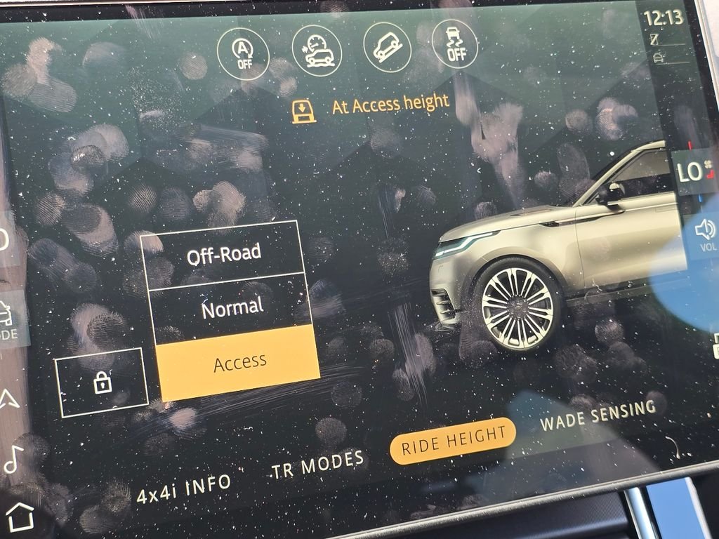 New 2026 Fuji White Land Rover Dynamic se image 24