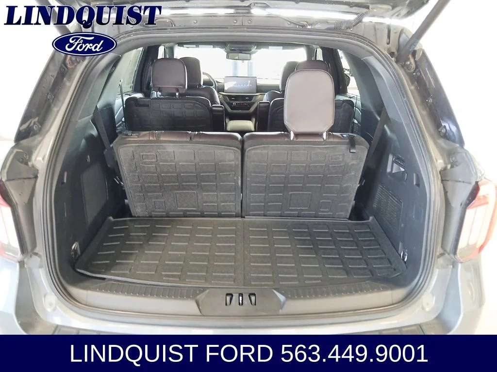 Used 2025 Gray Metallic Ford Platinum image 20
