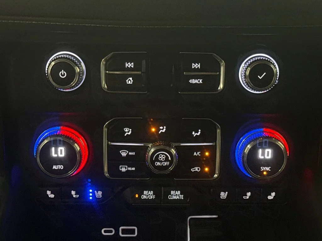 Used 2023 White GMC AT4 image 16