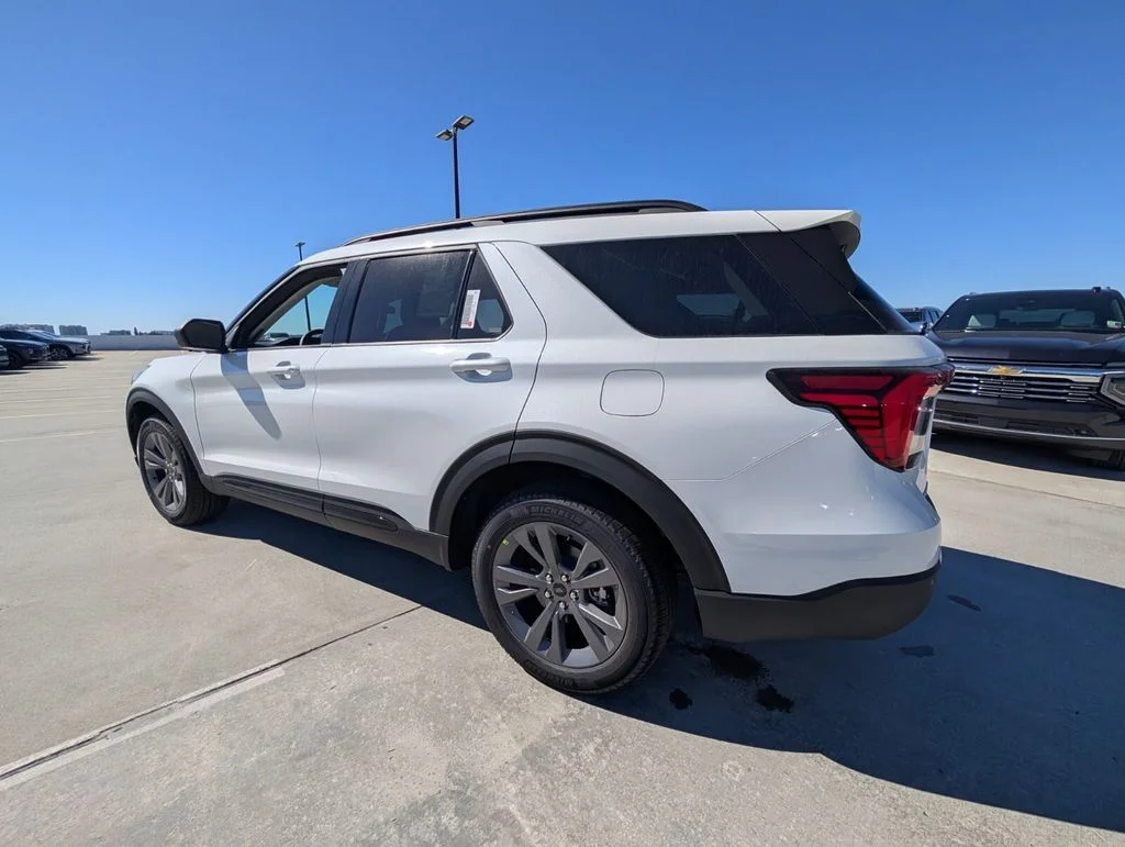 New 2026 Star White Metallic Tri-Coat Ford Active image 9