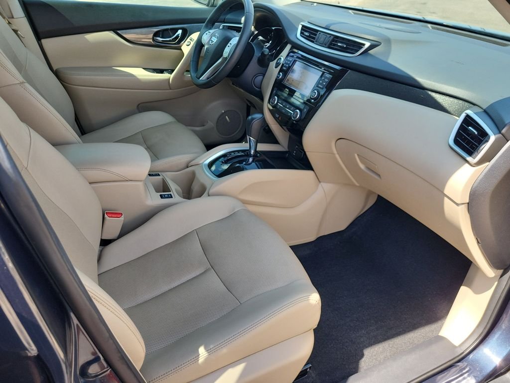 Used 2016 Blue Nissan SL image 21