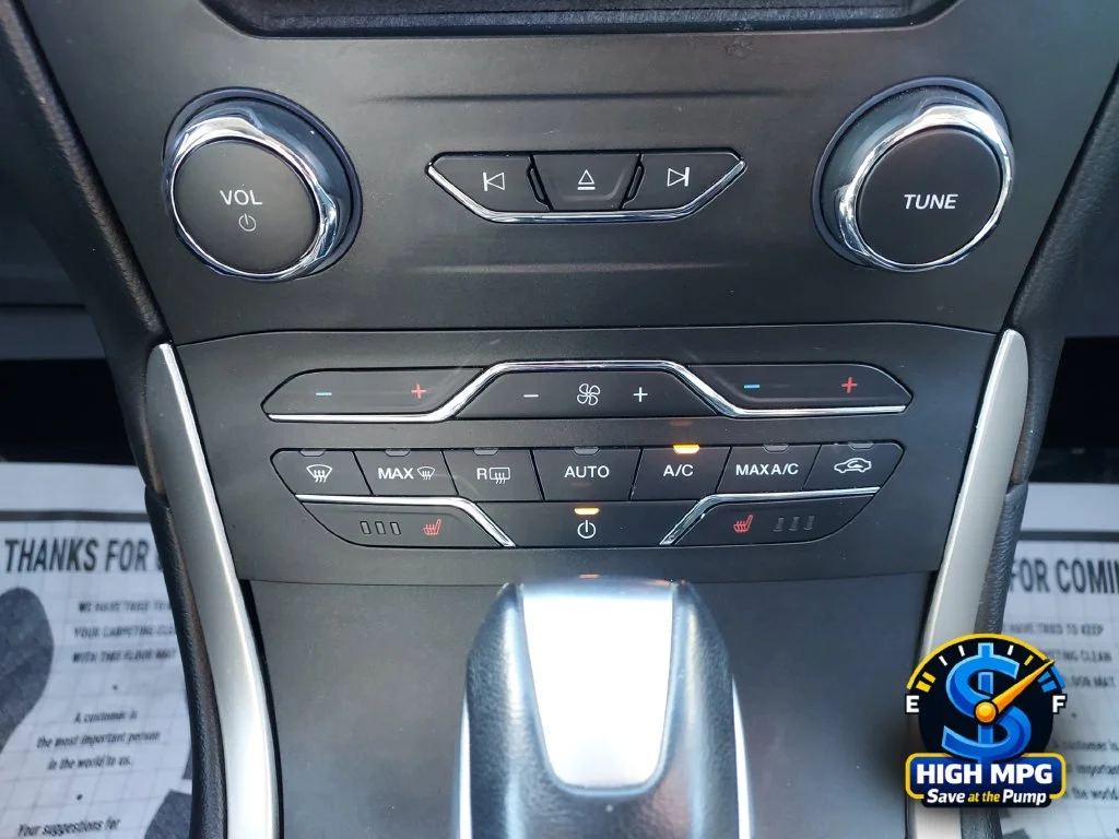 Used 2015 Gray Ford SEL image 18