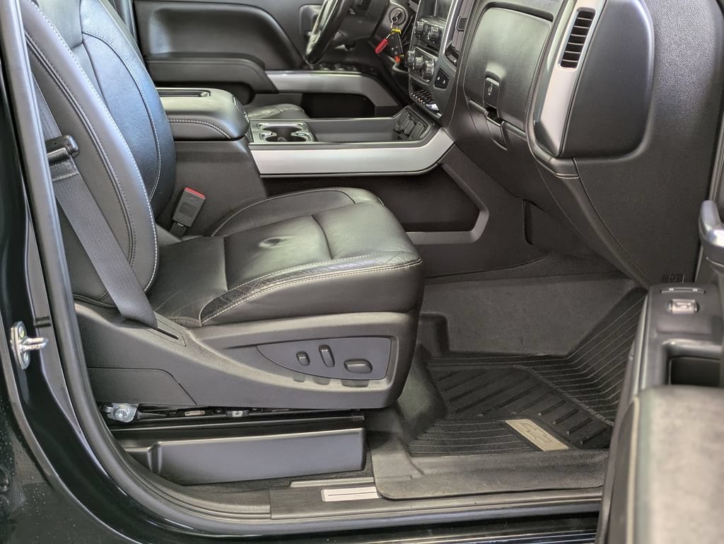 Used 2019 BLACK Chevrolet LTZ image 23