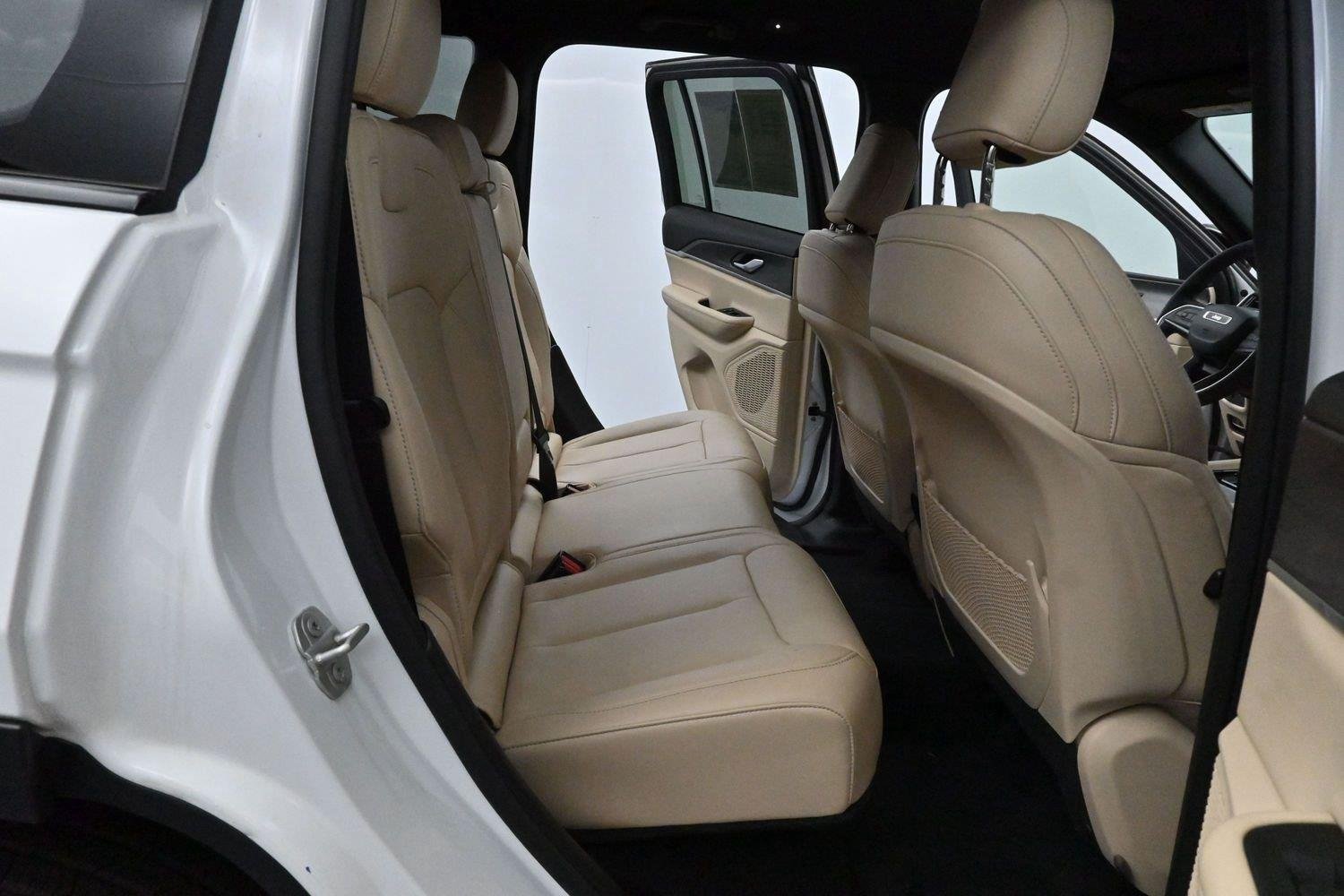 Used 2023 White Jeep Limited image 32