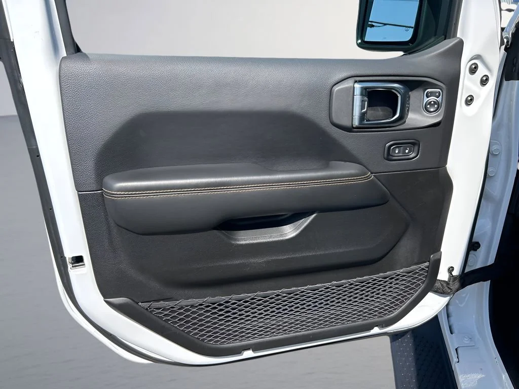 Used 2025 White Jeep Sahara image 25