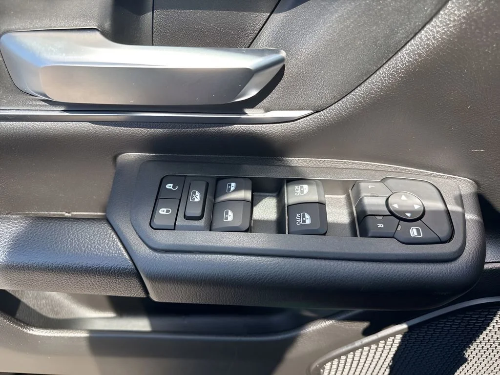 Used 2025  Ram Big Horn image 27