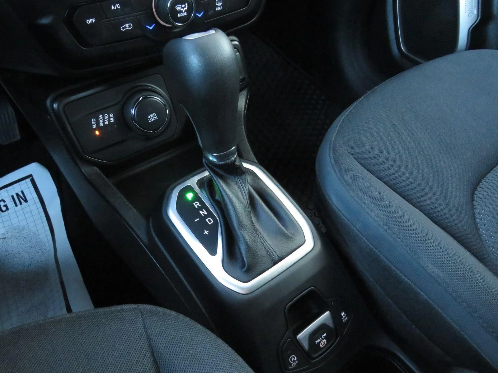 Used 2023 Graphite Gray Jeep Latitude image 31