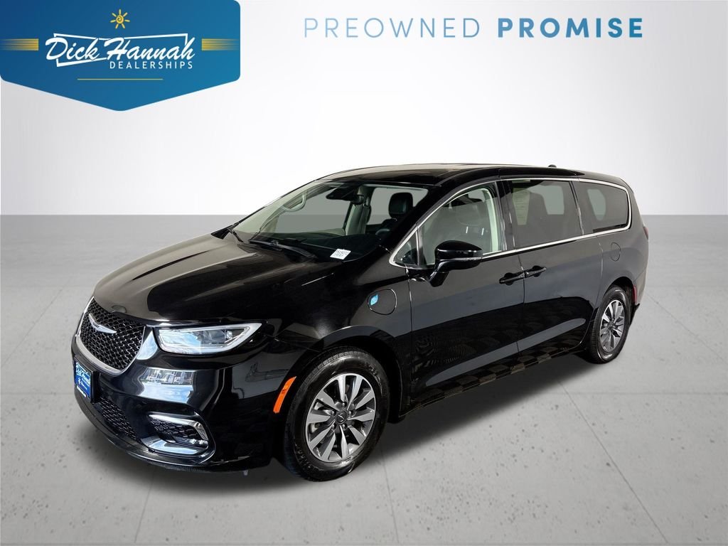 2024 Chrysler Pacifica Hybrid Select PHEV's photo