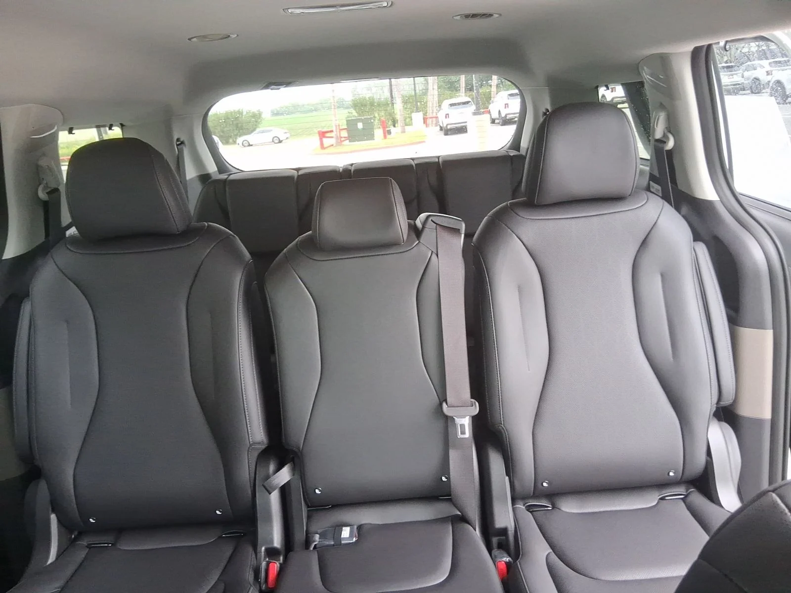 New 2026 White Kia EX image 23